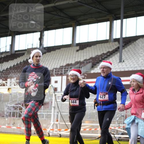 07.12.2025 - St. Pauli X-Mass-Run No. 15 Patografie http://msf.ph/oto/9372386 07.12.2025 11:52:13 Ziel 620, 627, 644, 2121, 3276, 3280, 3648, 3650, 3659, 3865 meine-sportfotos.de