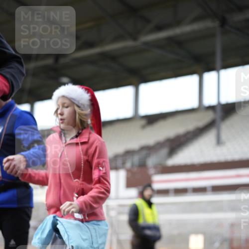 07.12.2025 - St. Pauli X-Mass-Run No. 15 Patografie http://msf.ph/oto/9372394 07.12.2025 11:52:14 Ziel 620, 627, 644, 2121, 3276, 3280, 3648, 3650, 3659, 3865 meine-sportfotos.de