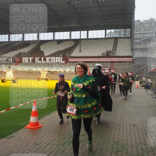 07.12.2025 - St. Pauli X-Mass-Run No. 15 Fabian Wolf http://msf.ph/oto/9372401 07.12.2025 10:09:59 Ziel 989, 1026, 1256, 1257, 1678, 2502, 2504, 2560, 3245, 3246, 3410, 3411 meine-sportfotos.de