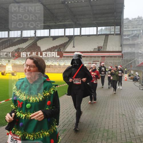 07.12.2025 - St. Pauli X-Mass-Run No. 15 Fabian Wolf http://msf.ph/oto/9372407 07.12.2025 10:09:59 Ziel 989, 1026, 1256, 1257, 1678, 2502, 2504, 2560, 3245, 3246, 3410, 3411 meine-sportfotos.de