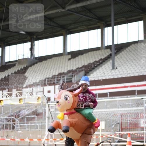 07.12.2025 - St. Pauli X-Mass-Run No. 15 Patografie http://msf.ph/oto/9372414 07.12.2025 11:52:36 Ziel 618, 982, 2862, 3886, 4612 meine-sportfotos.de