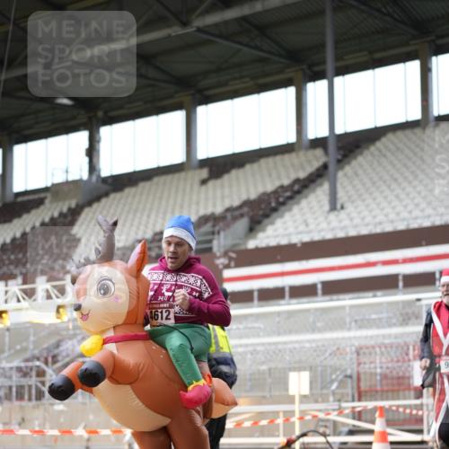 07.12.2025 - St. Pauli X-Mass-Run No. 15 Patografie http://msf.ph/oto/9372418 07.12.2025 11:52:36 Ziel 618, 982, 2862, 3886, 4612 meine-sportfotos.de
