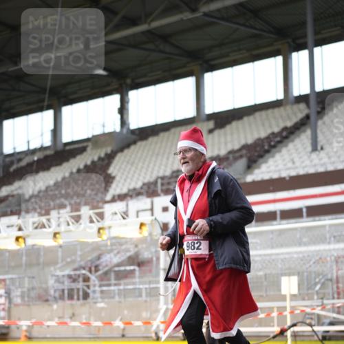 07.12.2025 - St. Pauli X-Mass-Run No. 15 Patografie http://msf.ph/oto/9372420 07.12.2025 11:52:37 Ziel 618, 982, 2862, 3886, 4612 meine-sportfotos.de
