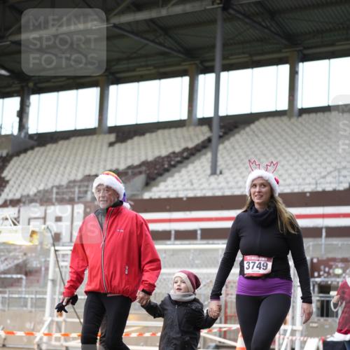 07.12.2025 - St. Pauli X-Mass-Run No. 15 Patografie http://msf.ph/oto/9372434 07.12.2025 11:52:59 Ziel 104, 1238, 1239, 1467, 1592, 1803, 2685, 2735, 2966, 3006, 3355, 3356, 3749, 3750 meine-sportfotos.de