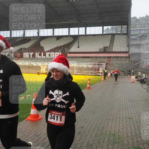 07.12.2025 - St. Pauli X-Mass-Run No. 15 Fabian Wolf http://msf.ph/oto/9372449 07.12.2025 10:10:04 Ziel 989, 1256, 1257, 1678, 1732, 2502, 2504, 2560, 3245, 3246, 3410, 3411 meine-sportfotos.de