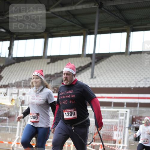 07.12.2025 - St. Pauli X-Mass-Run No. 15 Patografie http://msf.ph/oto/9372454 07.12.2025 11:53:06 Ziel 104, 524, 1238, 1239, 1289, 1290, 1803, 2685, 2735, 2966, 3006, 3355, 3356, 3749, 3750, 4248 meine-sportfotos.de