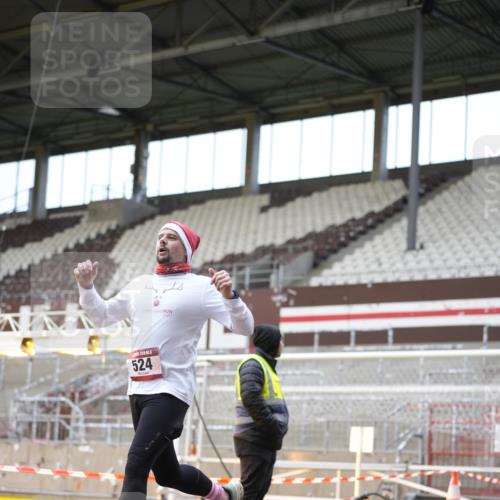 07.12.2025 - St. Pauli X-Mass-Run No. 15 Patografie http://msf.ph/oto/9372459 07.12.2025 11:53:08 Ziel 104, 524, 1238, 1239, 1289, 1290, 1803, 2685, 2735, 2966, 3006, 3355, 3356, 3749, 3750, 4248 meine-sportfotos.de