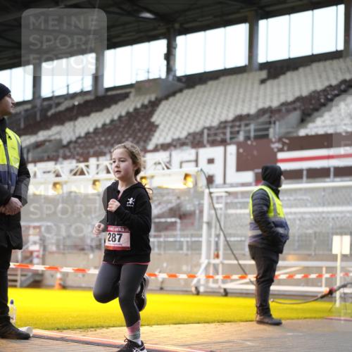 07.12.2025 - St. Pauli X-Mass-Run No. 15 Patografie http://msf.ph/oto/9372469 07.12.2025 11:53:47 Ziel 283, 287, 3249, 3507, 3510 meine-sportfotos.de