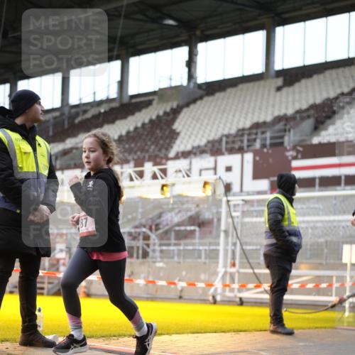 07.12.2025 - St. Pauli X-Mass-Run No. 15 Patografie http://msf.ph/oto/9372471 07.12.2025 11:53:47 Ziel 283, 287, 3249, 3507, 3510 meine-sportfotos.de