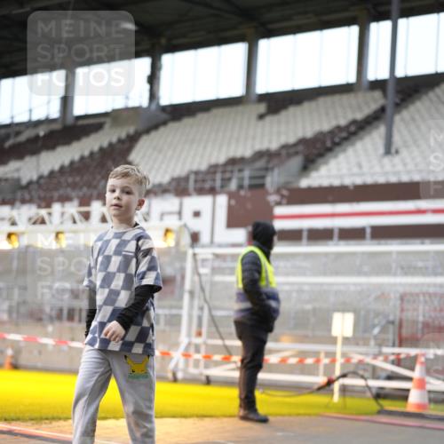 07.12.2025 - St. Pauli X-Mass-Run No. 15 Patografie http://msf.ph/oto/9372496 07.12.2025 11:54:00 Ziel 283, 287, 2229, 2625, 2626, 2629, 2759, 2963, 2970, 3031, 3249, 3418, 3507, 3510 meine-sportfotos.de