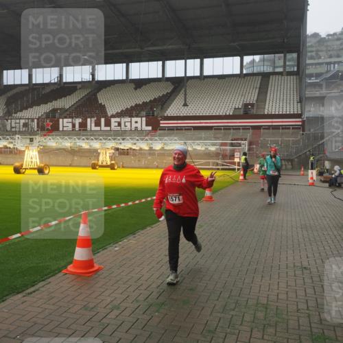 07.12.2025 - St. Pauli X-Mass-Run No. 15 Fabian Wolf http://msf.ph/oto/9372529 07.12.2025 10:10:31 Ziel 550, 964, 1571, 2083, 2087 meine-sportfotos.de