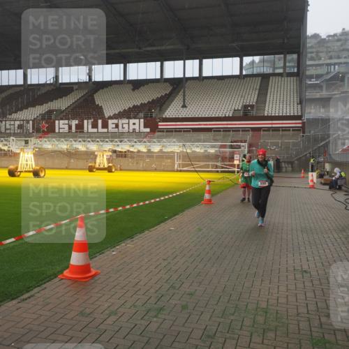 07.12.2025 - St. Pauli X-Mass-Run No. 15 Fabian Wolf http://msf.ph/oto/9372540 07.12.2025 10:10:32 Ziel 550, 964, 1571, 2083, 2087 meine-sportfotos.de