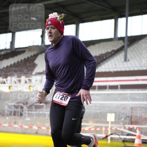 07.12.2025 - St. Pauli X-Mass-Run No. 15 Patografie http://msf.ph/oto/9372553 07.12.2025 11:55:13 Ziel 1448, 1657, 1720, 2671, 3991 meine-sportfotos.de