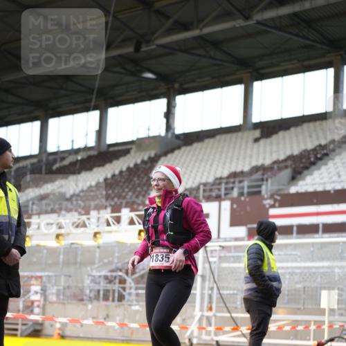 07.12.2025 - St. Pauli X-Mass-Run No. 15 Patografie http://msf.ph/oto/9372556 07.12.2025 11:55:22 Ziel 1448, 1720, 1835, 2671, 3611, 3991 meine-sportfotos.de