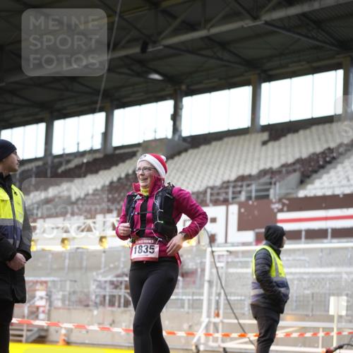 07.12.2025 - St. Pauli X-Mass-Run No. 15 Patografie http://msf.ph/oto/9372558 07.12.2025 11:55:22 Ziel 1448, 1720, 1835, 2671, 3611, 3991 meine-sportfotos.de