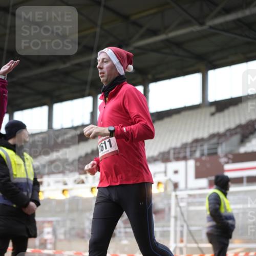 07.12.2025 - St. Pauli X-Mass-Run No. 15 Patografie http://msf.ph/oto/9372560 07.12.2025 11:55:23 Ziel 1448, 1720, 1835, 2671, 3611, 3991 meine-sportfotos.de