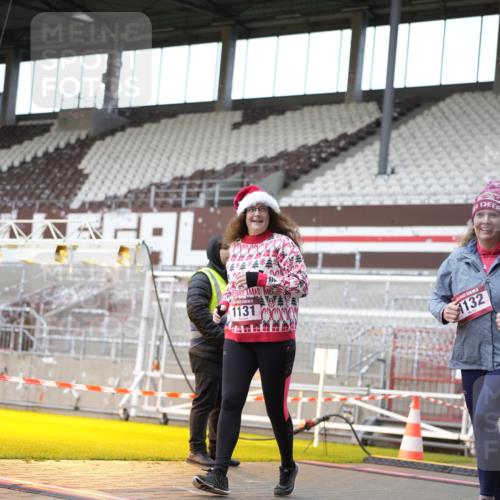 07.12.2025 - St. Pauli X-Mass-Run No. 15 Patografie http://msf.ph/oto/9372564 07.12.2025 11:55:29 Ziel 1131, 1132, 1535, 1835, 3611, 4013, 4785 meine-sportfotos.de