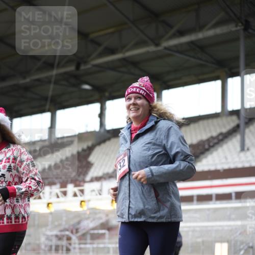 07.12.2025 - St. Pauli X-Mass-Run No. 15 Patografie http://msf.ph/oto/9372572 07.12.2025 11:55:31 Ziel 299, 1131, 1132, 1535, 1835, 3611, 4013, 4785 meine-sportfotos.de