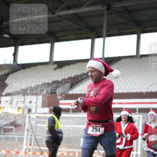 07.12.2025 - St. Pauli X-Mass-Run No. 15 Patografie http://msf.ph/oto/9372581 07.12.2025 11:55:49 Ziel 294, 299, 1042, 2077, 2094 meine-sportfotos.de