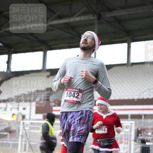 07.12.2025 - St. Pauli X-Mass-Run No. 15 Patografie http://msf.ph/oto/9372585 07.12.2025 11:55:50 Ziel 294, 299, 1042, 2077, 2094 meine-sportfotos.de