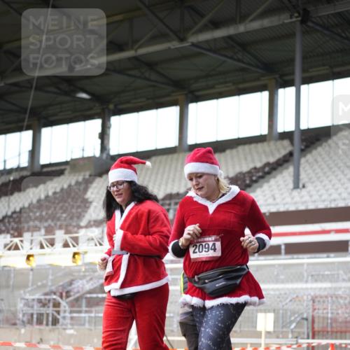 07.12.2025 - St. Pauli X-Mass-Run No. 15 Patografie http://msf.ph/oto/9372589 07.12.2025 11:55:51 Ziel 294, 1042, 2077, 2094, 3802 meine-sportfotos.de