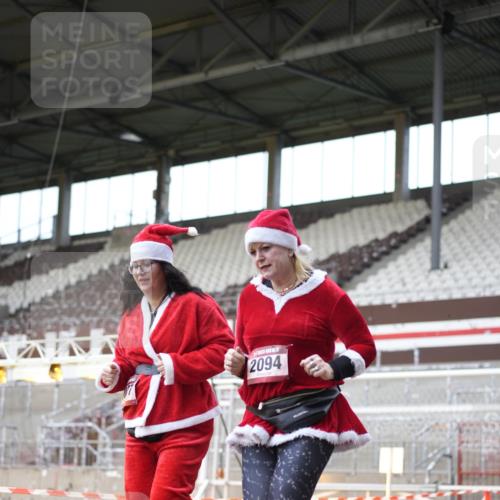 07.12.2025 - St. Pauli X-Mass-Run No. 15 Patografie http://msf.ph/oto/9372591 07.12.2025 11:55:51 Ziel 294, 1042, 2077, 2094, 3802 meine-sportfotos.de