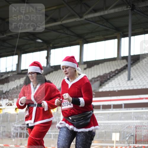 07.12.2025 - St. Pauli X-Mass-Run No. 15 Patografie http://msf.ph/oto/9372592 07.12.2025 11:55:51 Ziel 294, 1042, 2077, 2094, 3802 meine-sportfotos.de