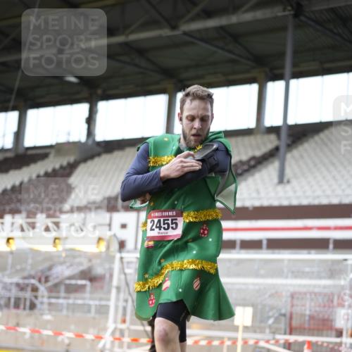 07.12.2025 - St. Pauli X-Mass-Run No. 15 Patografie http://msf.ph/oto/9372600 07.12.2025 11:55:59 Ziel 294, 1030, 1042, 2077, 2094, 2455, 3499, 3502, 3802 meine-sportfotos.de