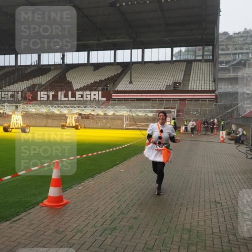 07.12.2025 - St. Pauli X-Mass-Run No. 15 Fabian Wolf http://msf.ph/oto/9372613 07.12.2025 10:10:48 Ziel 1426, 1768, 4885 meine-sportfotos.de