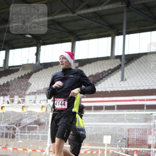 07.12.2025 - St. Pauli X-Mass-Run No. 15 Patografie http://msf.ph/oto/9372622 07.12.2025 11:56:06 Ziel 1030, 1144, 2455, 3499, 3502, 3802 meine-sportfotos.de