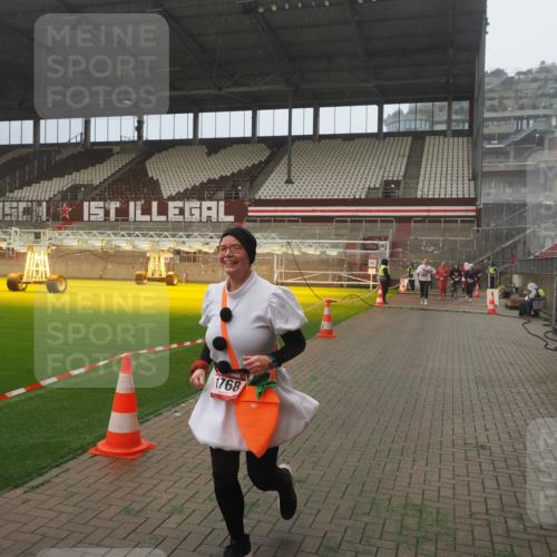 07.12.2025 - St. Pauli X-Mass-Run No. 15 Fabian Wolf http://msf.ph/oto/9372626 07.12.2025 10:10:49 Ziel 979, 1426, 1768, 2530, 4885 meine-sportfotos.de