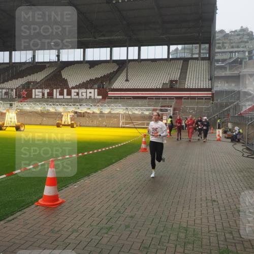 07.12.2025 - St. Pauli X-Mass-Run No. 15 Fabian Wolf http://msf.ph/oto/9372640 07.12.2025 10:10:53 Ziel 57, 979, 983, 1148, 1149, 1150, 1426, 1768, 2530, 4885 meine-sportfotos.de
