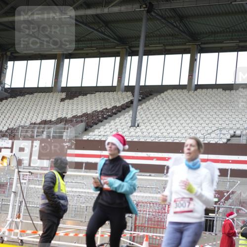 07.12.2025 - St. Pauli X-Mass-Run No. 15 Patografie http://msf.ph/oto/9372641 07.12.2025 11:56:27 Ziel 1088, 3007, 3433, 3496, 3498, 3511, 3900 meine-sportfotos.de