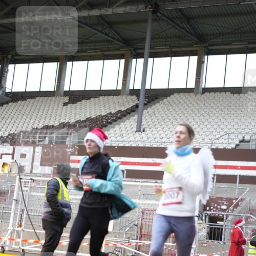 07.12.2025 - St. Pauli X-Mass-Run No. 15 Patografie http://msf.ph/oto/9372643 07.12.2025 11:56:27 Ziel 1088, 3007, 3433, 3496, 3498, 3511, 3900 meine-sportfotos.de