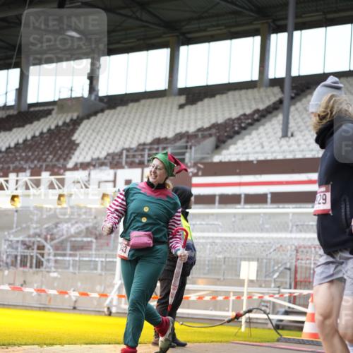 07.12.2025 - St. Pauli X-Mass-Run No. 15 Patografie http://msf.ph/oto/9372648 07.12.2025 11:56:33 Ziel 1088, 2929, 2932, 3007, 3433, 3496, 3498, 3511, 3842, 3843, 3844, 3900 meine-sportfotos.de