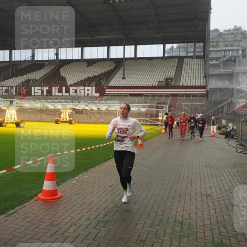 07.12.2025 - St. Pauli X-Mass-Run No. 15 Fabian Wolf http://msf.ph/oto/9372649 07.12.2025 10:10:54 Ziel 57, 979, 983, 1148, 1149, 1150, 1426, 1768, 1929, 2530, 4885 meine-sportfotos.de