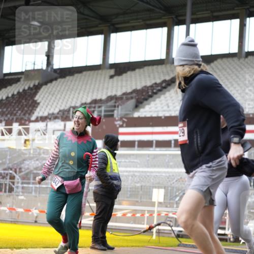 07.12.2025 - St. Pauli X-Mass-Run No. 15 Patografie http://msf.ph/oto/9372650 07.12.2025 11:56:33 Ziel 1088, 2929, 2932, 3007, 3433, 3496, 3498, 3511, 3842, 3843, 3844, 3900 meine-sportfotos.de