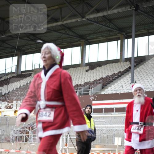 07.12.2025 - St. Pauli X-Mass-Run No. 15 Patografie http://msf.ph/oto/9372658 07.12.2025 11:56:36 Ziel 2596, 2598, 2599, 2929, 2932, 3007, 3433, 3842, 3843, 3844 meine-sportfotos.de