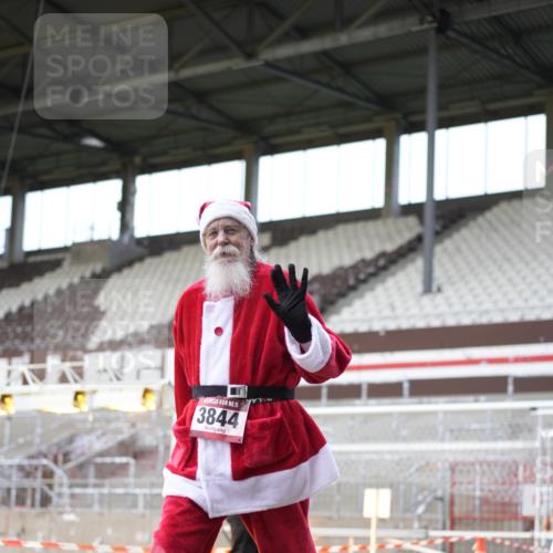 07.12.2025 - St. Pauli X-Mass-Run No. 15 Patografie http://msf.ph/oto/9372666 07.12.2025 11:56:37 Ziel 2596, 2598, 2599, 2929, 2932, 3007, 3433, 3842, 3843, 3844, 4172, 4174 meine-sportfotos.de