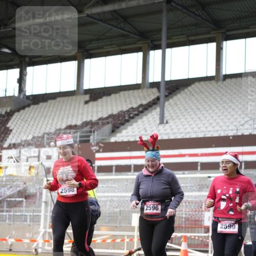 07.12.2025 - St. Pauli X-Mass-Run No. 15 Patografie http://msf.ph/oto/9372667 07.12.2025 11:56:41 Ziel 2596, 2598, 2599, 2824, 2929, 2932, 3007, 3433, 3459, 3842, 3843, 3844, 4172, 4174 meine-sportfotos.de