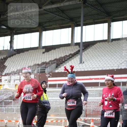 07.12.2025 - St. Pauli X-Mass-Run No. 15 Patografie http://msf.ph/oto/9372669 07.12.2025 11:56:41 Ziel 2596, 2598, 2599, 2824, 2929, 2932, 3007, 3433, 3459, 3842, 3843, 3844, 4172, 4174 meine-sportfotos.de