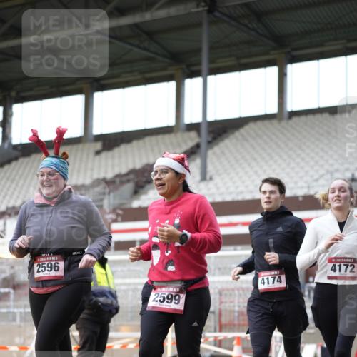07.12.2025 - St. Pauli X-Mass-Run No. 15 Patografie http://msf.ph/oto/9372671 07.12.2025 11:56:42 Ziel 2596, 2598, 2599, 2824, 2929, 2932, 3007, 3433, 3459, 3842, 3843, 3844, 4172, 4174 meine-sportfotos.de