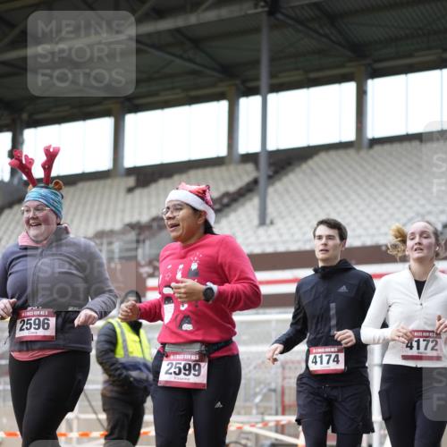 07.12.2025 - St. Pauli X-Mass-Run No. 15 Patografie http://msf.ph/oto/9372673 07.12.2025 11:56:42 Ziel 2596, 2598, 2599, 2824, 2929, 2932, 3007, 3433, 3459, 3842, 3843, 3844, 4172, 4174 meine-sportfotos.de