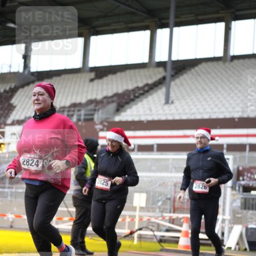 07.12.2025 - St. Pauli X-Mass-Run No. 15 Patografie http://msf.ph/oto/9372683 07.12.2025 11:56:47 Ziel 2596, 2598, 2599, 2824, 2825, 2826, 2929, 2932, 3383, 3459, 3842, 3843, 3844, 4172, 4174 meine-sportfotos.de