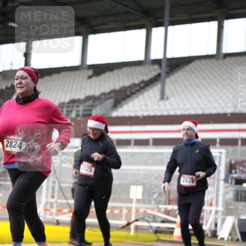 07.12.2025 - St. Pauli X-Mass-Run No. 15 Patografie http://msf.ph/oto/9372685 07.12.2025 11:56:48 Ziel 2596, 2598, 2599, 2824, 2825, 2826, 2929, 2932, 3383, 3459, 3842, 3843, 3844, 4172, 4174 meine-sportfotos.de