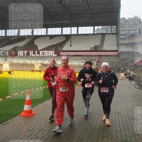 07.12.2025 - St. Pauli X-Mass-Run No. 15 Fabian Wolf http://msf.ph/oto/9372686 07.12.2025 10:11:00 Ziel 57, 979, 983, 1148, 1149, 1150, 1426, 1929, 1935, 2530 meine-sportfotos.de
