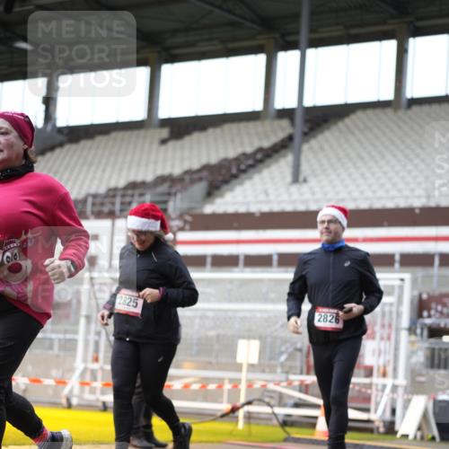 07.12.2025 - St. Pauli X-Mass-Run No. 15 Patografie http://msf.ph/oto/9372687 07.12.2025 11:56:48 Ziel 2596, 2598, 2599, 2824, 2825, 2826, 2929, 2932, 3383, 3459, 3842, 3843, 3844, 4172, 4174 meine-sportfotos.de