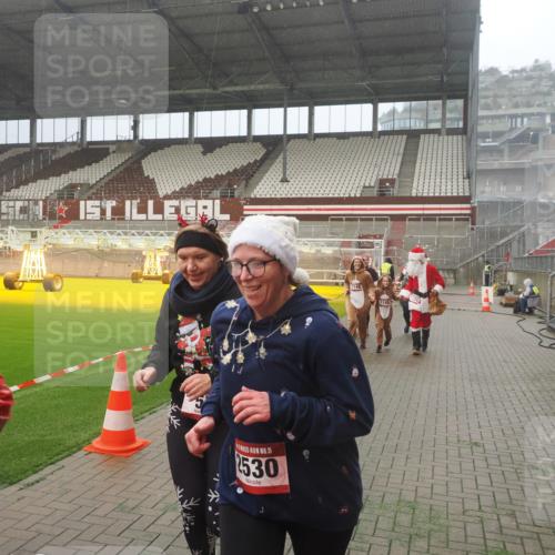 07.12.2025 - St. Pauli X-Mass-Run No. 15 Fabian Wolf http://msf.ph/oto/9372699 07.12.2025 10:11:01 Ziel 57, 979, 983, 1148, 1149, 1150, 1426, 1929, 1935, 2530 meine-sportfotos.de