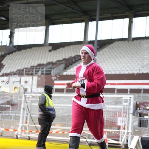 07.12.2025 - St. Pauli X-Mass-Run No. 15 Patografie http://msf.ph/oto/9372700 07.12.2025 11:56:56 Ziel 722, 1271, 1836, 1877, 2596, 2598, 2599, 2824, 2825, 2826, 3383, 3459, 4172, 4174 meine-sportfotos.de