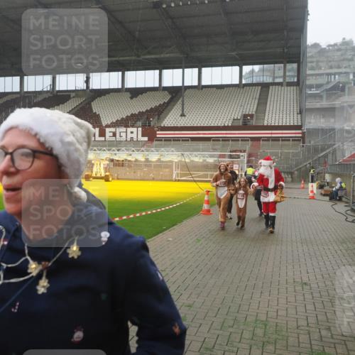 07.12.2025 - St. Pauli X-Mass-Run No. 15 Fabian Wolf http://msf.ph/oto/9372702 07.12.2025 10:11:01 Ziel 57, 979, 983, 1148, 1149, 1150, 1426, 1929, 1935, 2530 meine-sportfotos.de